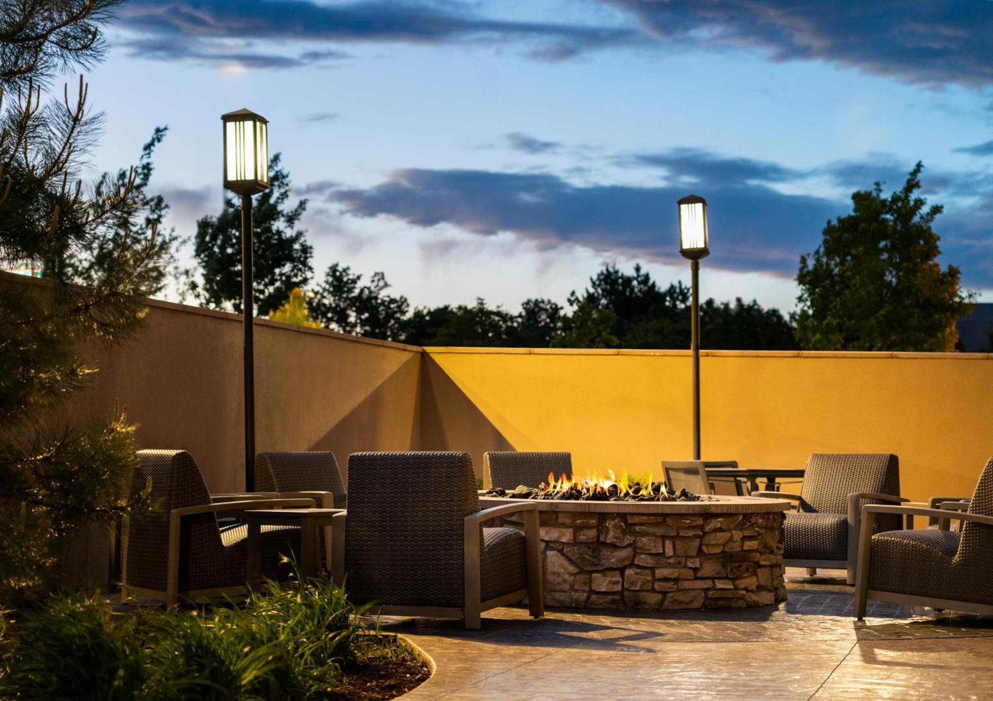 Courtyard By Marriott Denver North/Westminster Eastlake Bagian luar foto