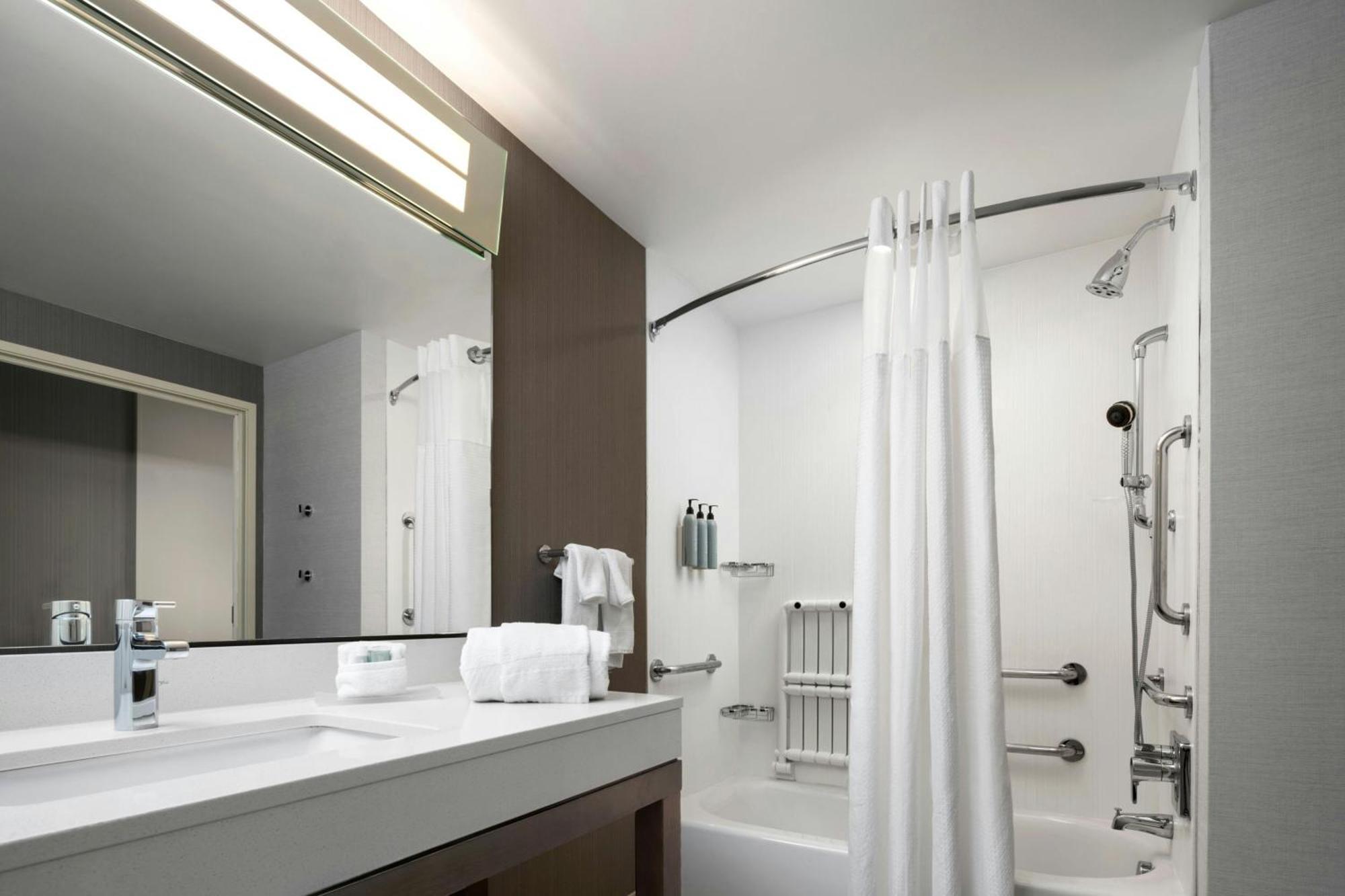 Courtyard By Marriott Denver North/Westminster Eastlake Bagian luar foto